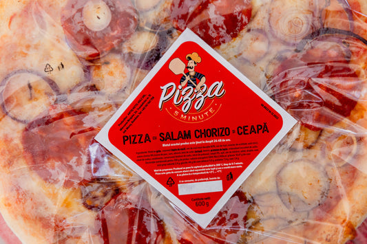 Pizza cu salam chorizo si ceapa