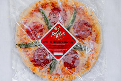 Pizza cu salam chorizo si ardei iute